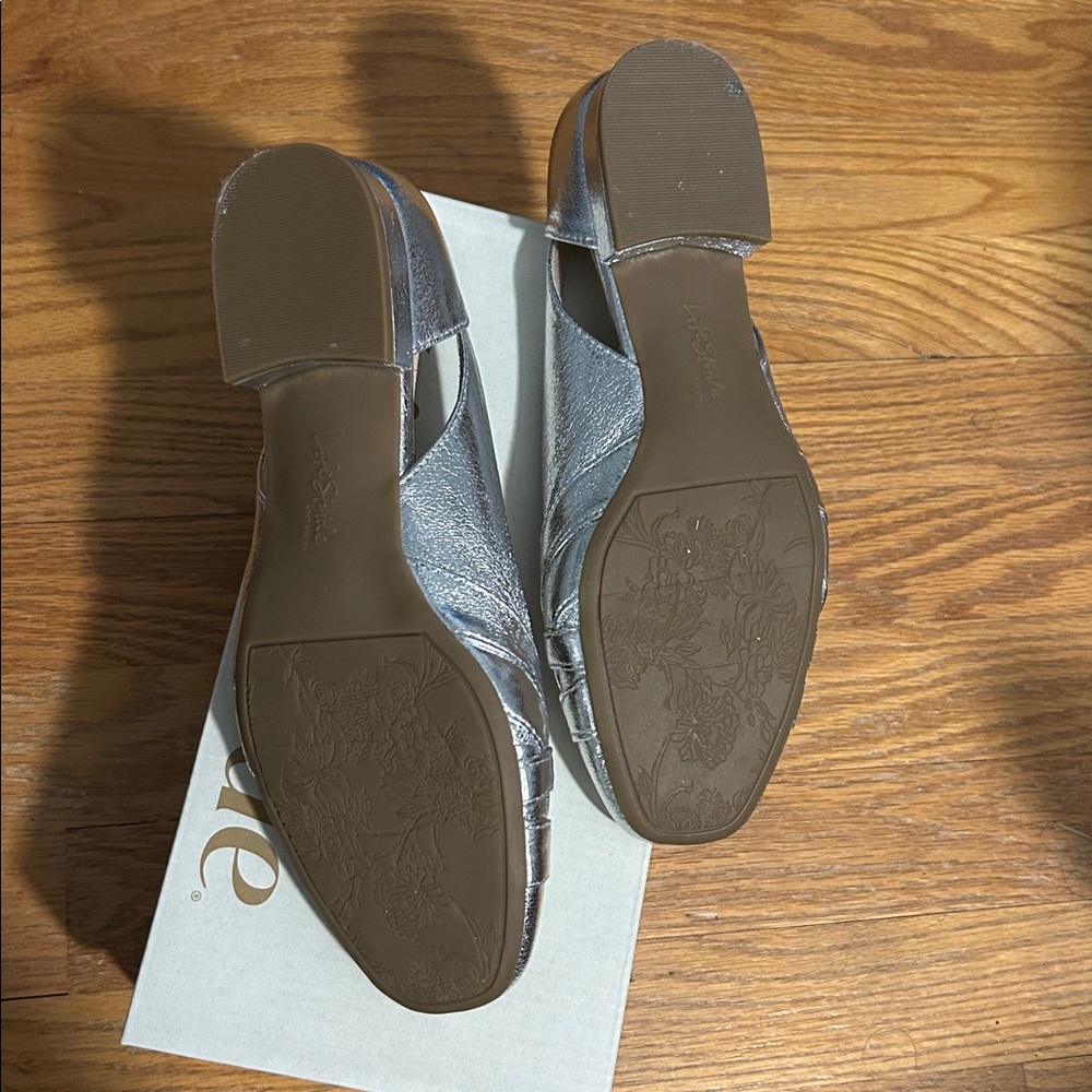 Life Stride Women's Metallic Silver Heels - Picture 4 of 5